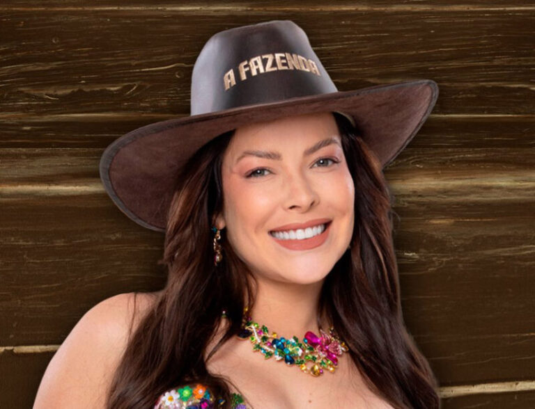 Concorrente de Cariúcha em reality show estreia em programa de fofocas