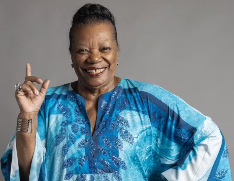 Aos 84 anos, Neusa Borges firma compromisso eterno com a Globo
