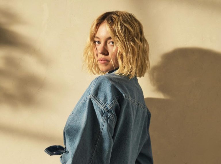 Sydney Sweeney reestabelece colaboração com a American Eagle após controvérsia