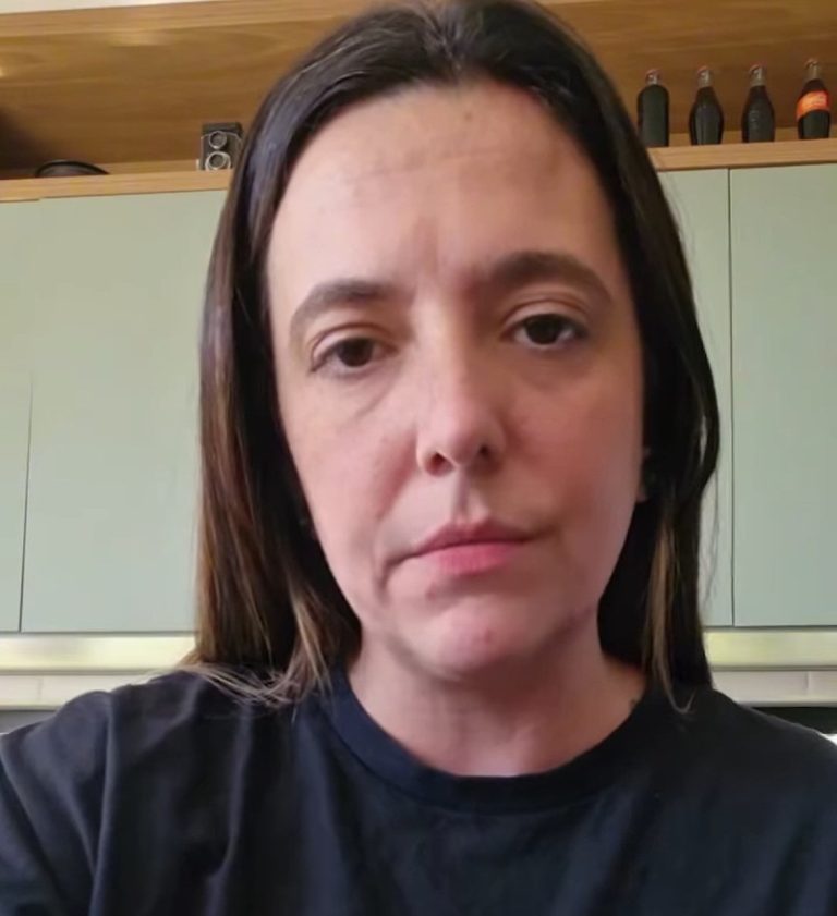 Mãe denuncia edição enganosa de vídeo do filho em documentário pela Brasil Paralelo