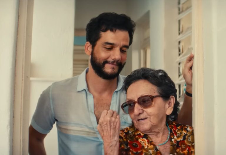 Após o Oscar, atriz de “O Agente Secreto” retoma a venda de tapetes artesanais