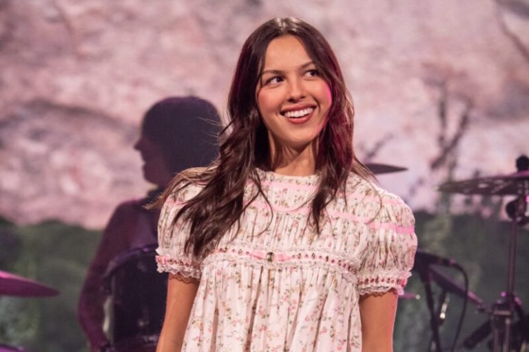 Olivia Rodrigo promove festival dedicado ao talento feminino com Chappell Roan e Stevie Nicks