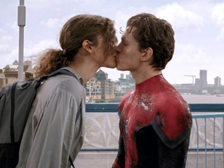 Tom Holland sugere que uniu-se em matrimônio com Zendaya
