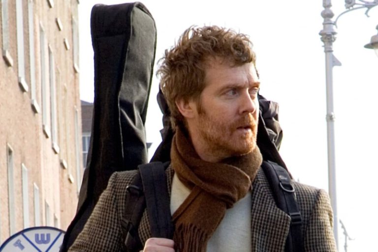 Glen Hansard, estrela de “Apenas uma Vez”, perde a vida em trágico acidente de moto aos 56 anos
