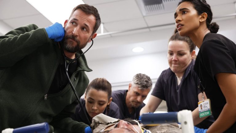 A série “The Pitt” se destaca como a favorita nas indicações ao Emmy 2026
