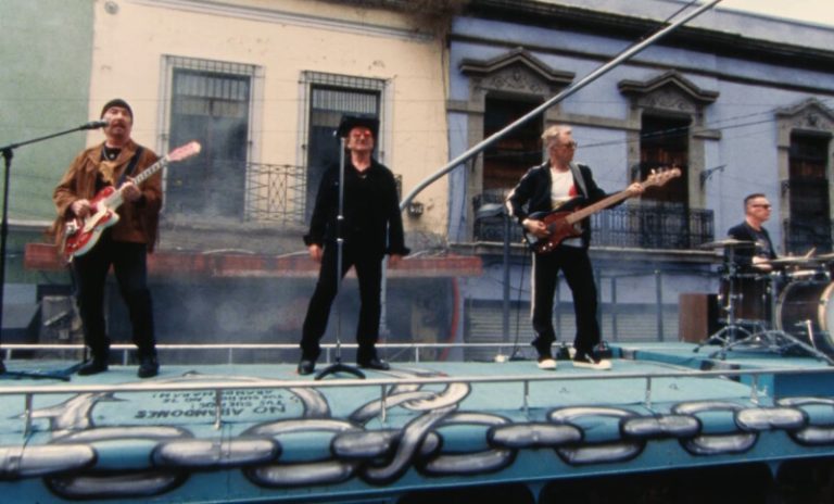 U2 apresenta nova canção e clipe filmado no México