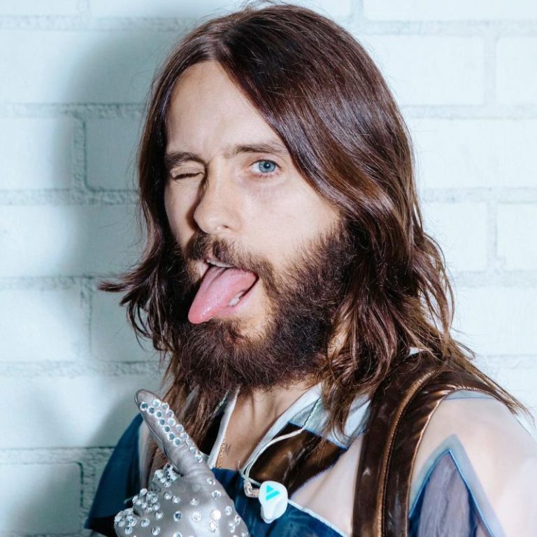 Jared Leto é alvo de denúncias de assédio por dez mulheres em nova produção da BBC