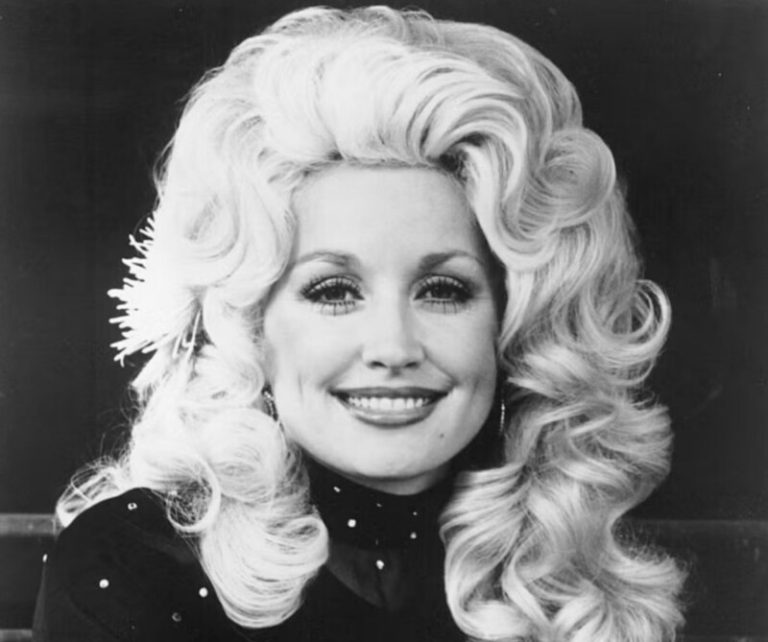 Miley Cyrus homenageia Dolly Parton: “Um anjo sempre esteve comigo