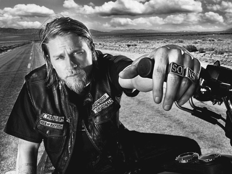 Charlie Hunnam junta antigos colegas de “Sons of Anarchy” para nova produção