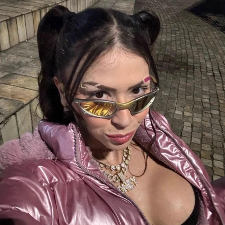 MC Pipokinha diz ter sido retida em Paris após ser confundida com prostituta