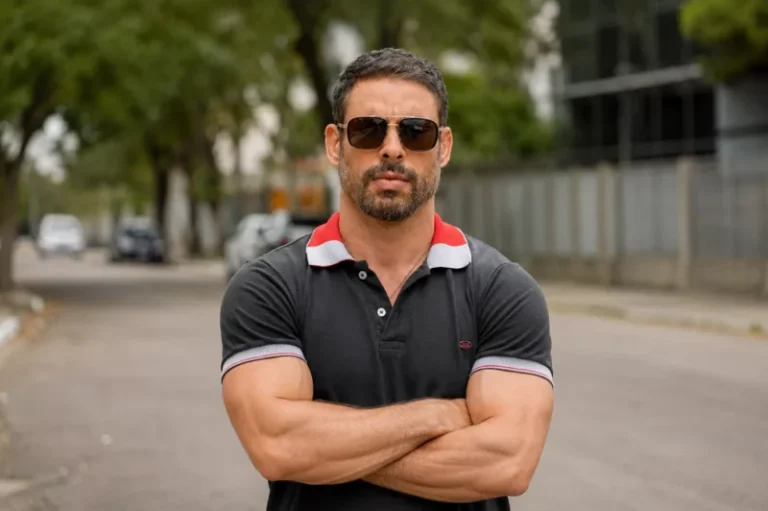 Cauã Reymond garante presença constante em série ao lado de Kim Kardashian