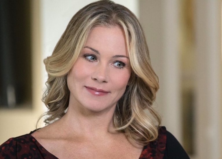 Christina Applegate recebe diagnóstico positivo após cinco anos de incertezas sobre esclerose múltipla