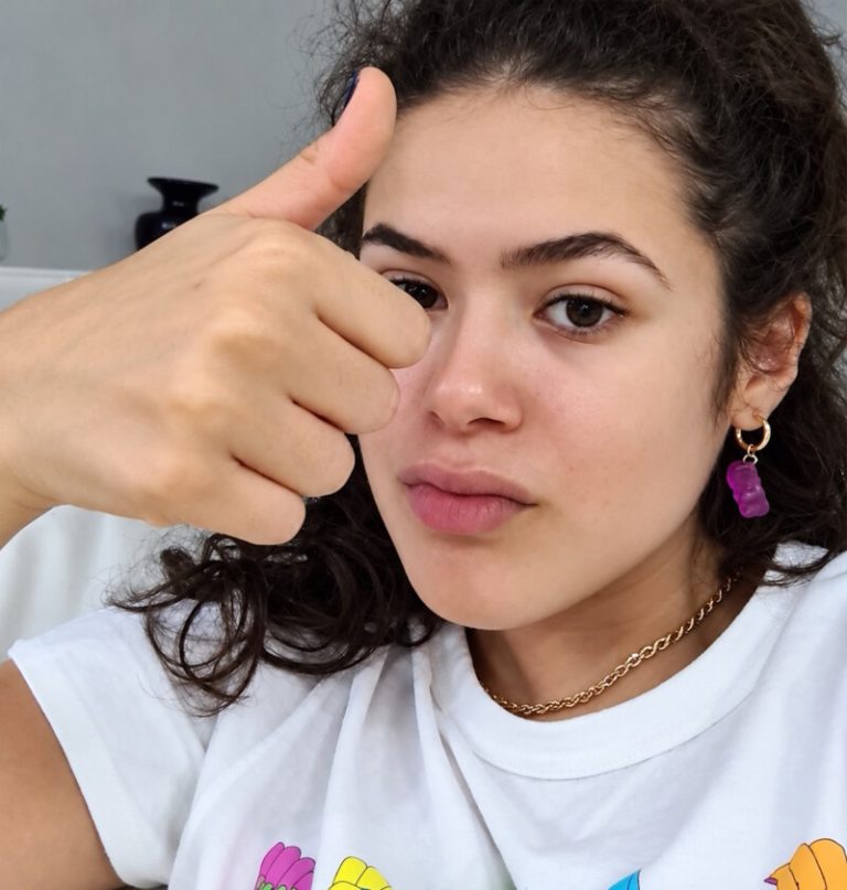 Maisa estreia como jogadora de futebol na nova trama das 18h da Globo