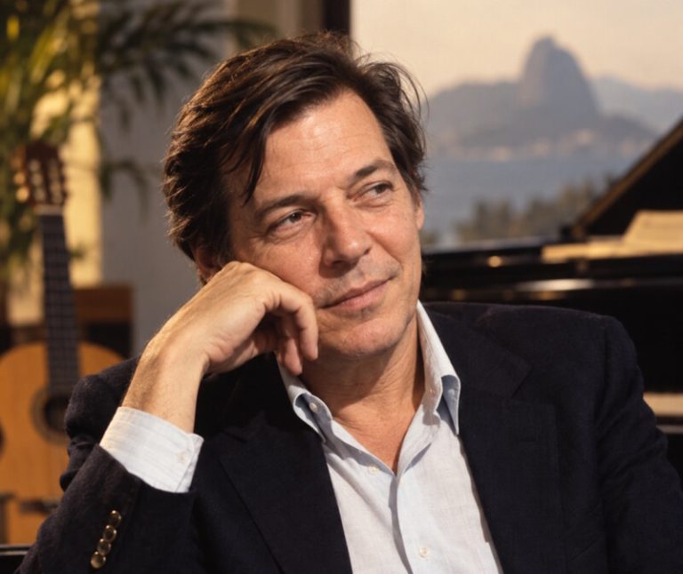 Globo lança série especial em homenagem ao centenário de Tom Jobim